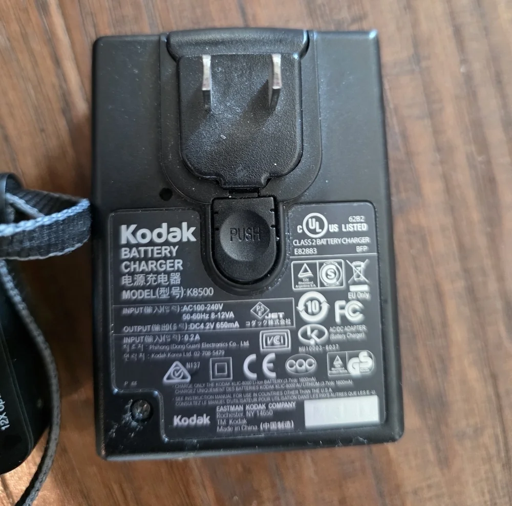 Kodak EasyShare Z8612 IS 8.1MP Digital Camera Schneider Kreuznach 36mm 12x Zoom